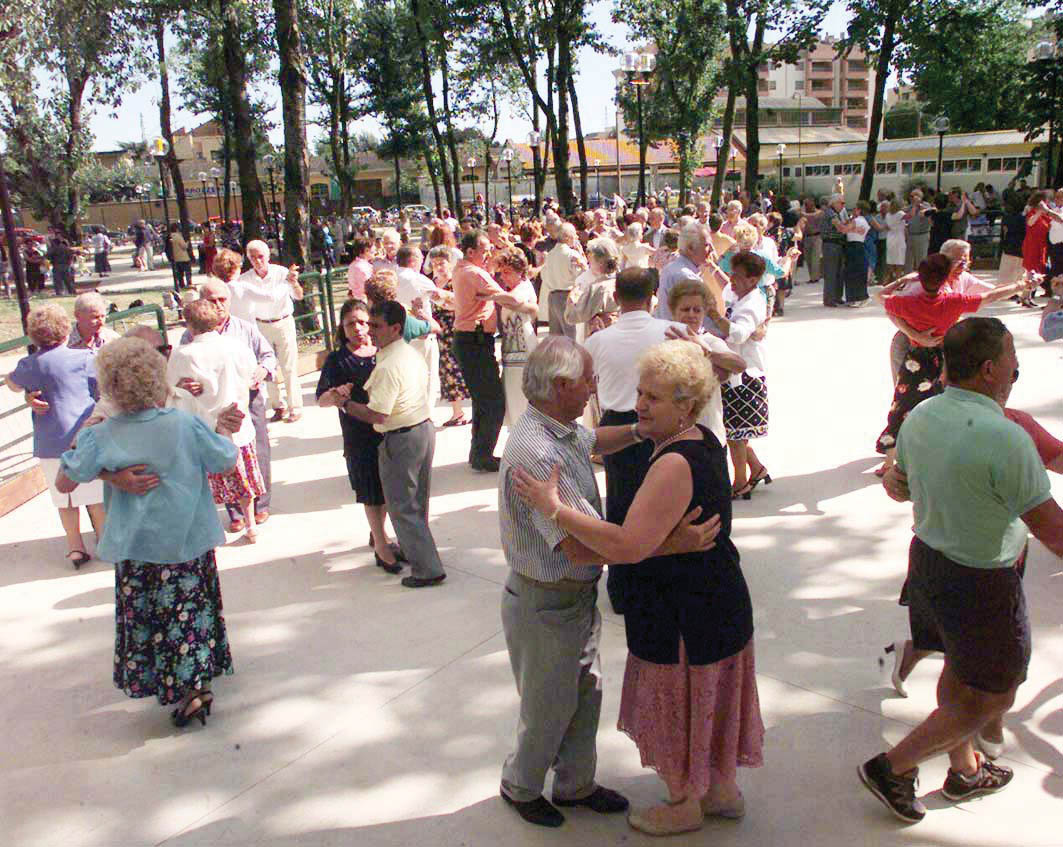 anziani-centro-sociale-ballo